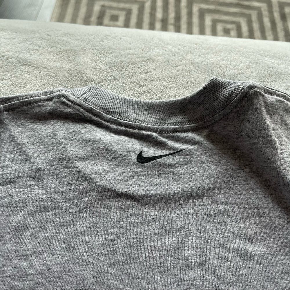 Nike Tee Small  - Picture 2 of 3
